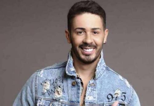 Carlinhos Maia posta foto com suposto namorado e Preta Gil confirma namoro: 'Casal que amo' Carlinhos Maia posta foto com suposto namorado e Preta Gil confirma namoro: 'Casal que amo'