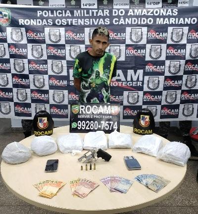 PM prende homem por tráfico de drogas e porte ilegal de arma, na zona leste de Manaus PM prende homem por tráfico de drogas e porte ilegal de arma, na zona leste de Manaus