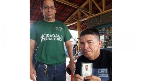 Sejusc entrega documentos às vítimas de incêndio no Educandos Sejusc entrega documentos às vítimas de incêndio no Educandos