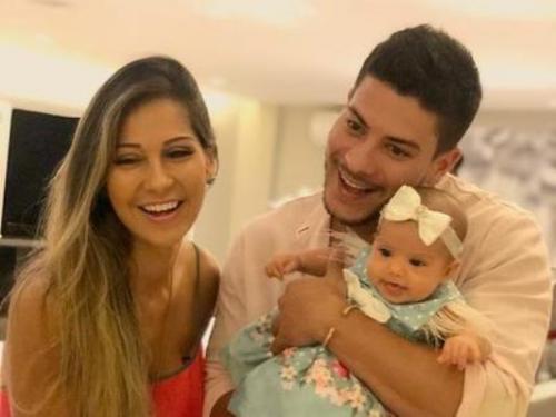Bebê de Mayra CardI e Arthur Aguiar sofre tentativa de sequestro relâmpago Bebê de Mayra CardI e Arthur Aguiar sofre tentativa de sequestro relâmpago