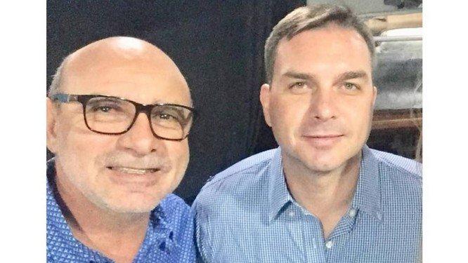 R$ 7 milhões do Queiroz e 48 depósitos bancários para Flávio Bolsonaro R$ 7 milhões do Queiroz e 48 depósitos bancários para Flávio Bolsonaro