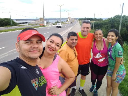 MINHA SELF | Luciana Bruce em caminhada, com amigos, na Ponte Rio Negro MINHA SELF | Luciana Bruce em caminhada, com amigos, na Ponte Rio Negro