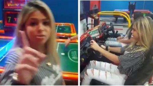 Mãe mostra Melody brincando em parque sem maquiagem após polêmica de sexualização Mãe mostra Melody brincando em parque sem maquiagem após polêmica de sexualização