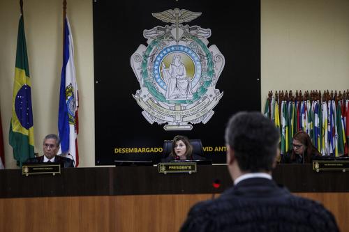 Operadora é obrigada a indenizar cliente em R$ 10 mil por cobrança indevida de faturas Operadora é obrigada a indenizar cliente em R$ 10 mil por cobrança indevida de faturas