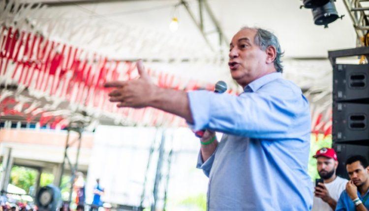 'Lula está preso, babaca', diz Ciro Gomes após ser hostilizado em Bienal da UNE 'Lula está preso, babaca', diz Ciro Gomes após ser hostilizado em Bienal da UNE