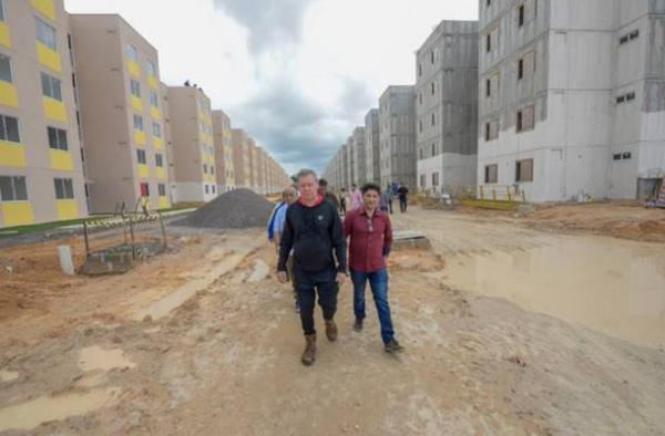 Arthur visita Residencial Manauara 2 com 70% das obras concluídas Arthur visita Residencial Manauara 2 com 70% das obras concluídas