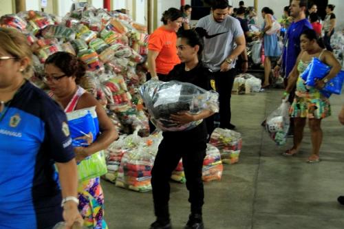 Famílias vítimas do incêndio recebem donativos da campanha #ManausSolidária Famílias vítimas do incêndio recebem donativos da campanha #ManausSolidária