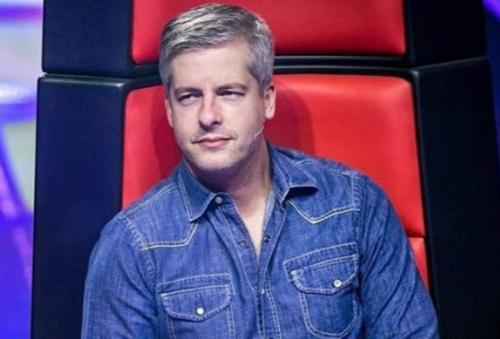Após acusação, Victor se afasta do 'The Voice' e Globo se posiciona:'Repudiamos' Após acusação, Victor se afasta do 'The Voice' e Globo se posiciona:'Repudiamos'