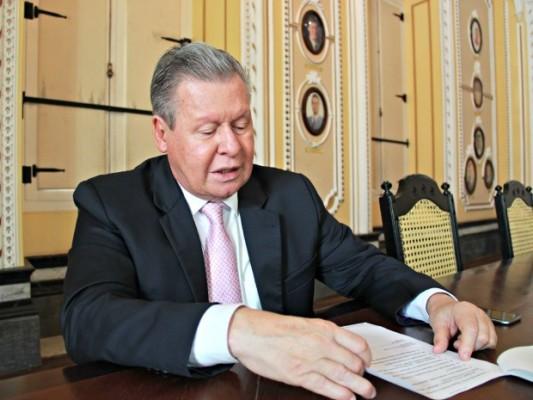 Arthur é acusado de comandar esquema em licitação para favorecer Mamute Arthur é acusado de comandar esquema em licitação para favorecer Mamute