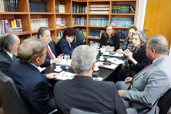 Cármen Lúcia discute crise carcerária com presidentes de Tribunais da Região Norte Cármen Lúcia discute crise carcerária com presidentes de Tribunais da Região Norte