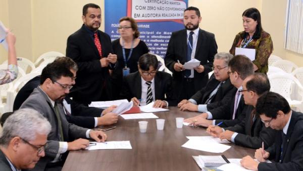 CCJ da Câmara de Manaus aprova proibição de flanelinhas em áreas públicas CCJ da Câmara de Manaus aprova proibição de flanelinhas em áreas públicas