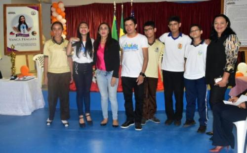 Estudantes de Parintins, medalhistas de ouro e prata, são homenageados pela SEDUC Estudantes de Parintins, medalhistas de ouro e prata, são homenageados pela SEDUC