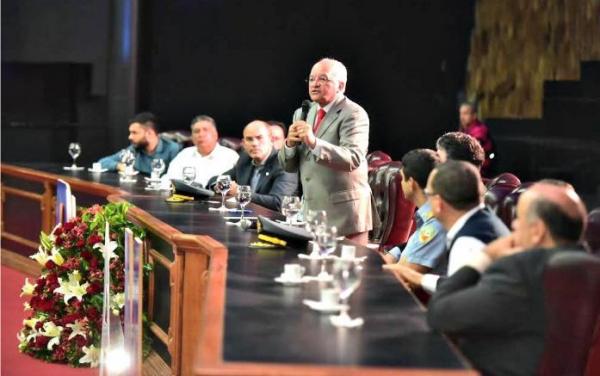 Governo do AM confirma concurso para polícias Civil, Militar e Bombeiros Governo do AM confirma concurso para polícias Civil, Militar e Bombeiros