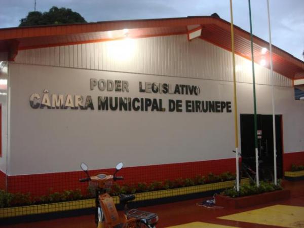 Juiz suspende salários de prefeito, vereadores e secretários de Eirunepé Juiz suspende salários de prefeito, vereadores e secretários de Eirunepé