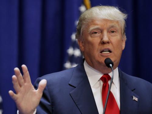 Juiz suspende temporariamente ordem de Trump para impedir entrada de refugiados Juiz suspende temporariamente ordem de Trump para impedir entrada de refugiados
