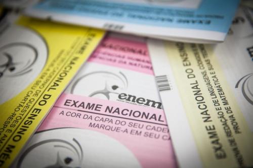 MEC adia ENEM de mais de 191 mil estudantes para os dias 3 e 4 de dezembro MEC adia ENEM de mais de 191 mil estudantes para os dias 3 e 4 de dezembro