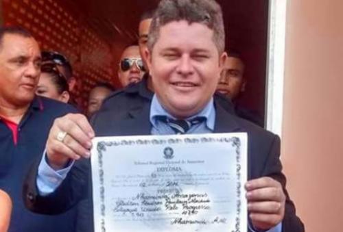 Nenê Machado é diplomado e vai enfrentar mais nove processos de cassação Nenê Machado é diplomado e vai enfrentar mais nove processos de cassação
