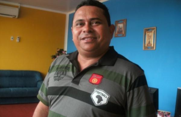 Prefeito de Alvarães teria sumido com R$ 2 milhões e não paga servidores Prefeito de Alvarães teria sumido com R$ 2 milhões e não paga servidores