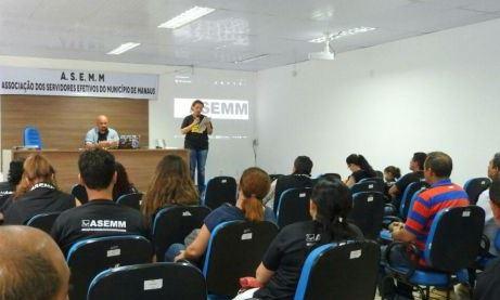 Servidores da Prefeitura de Manaus fazem assembleia extraordinária sobre salários Servidores da Prefeitura de Manaus fazem assembleia extraordinária sobre salários